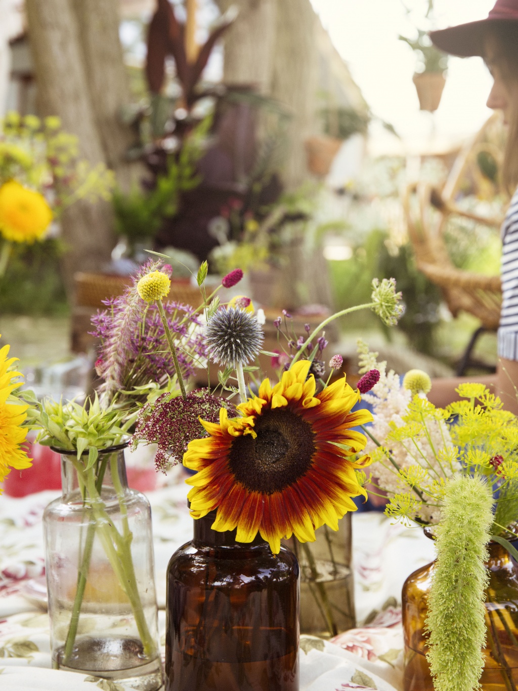 Summer gatherings for the ultimate summer feeling | Funny how flowers ...