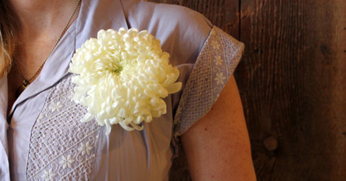 diy on how to make a pin on corsage        
        <figure class=