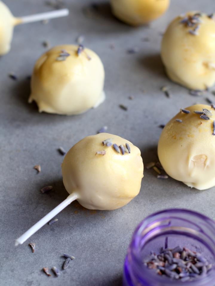 5 cake pop recipes based on your kids' favourite cartoons