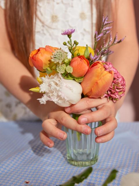 How to Wrap Fresh Flowers (+ a genius freshness trick so they don't wilt!)